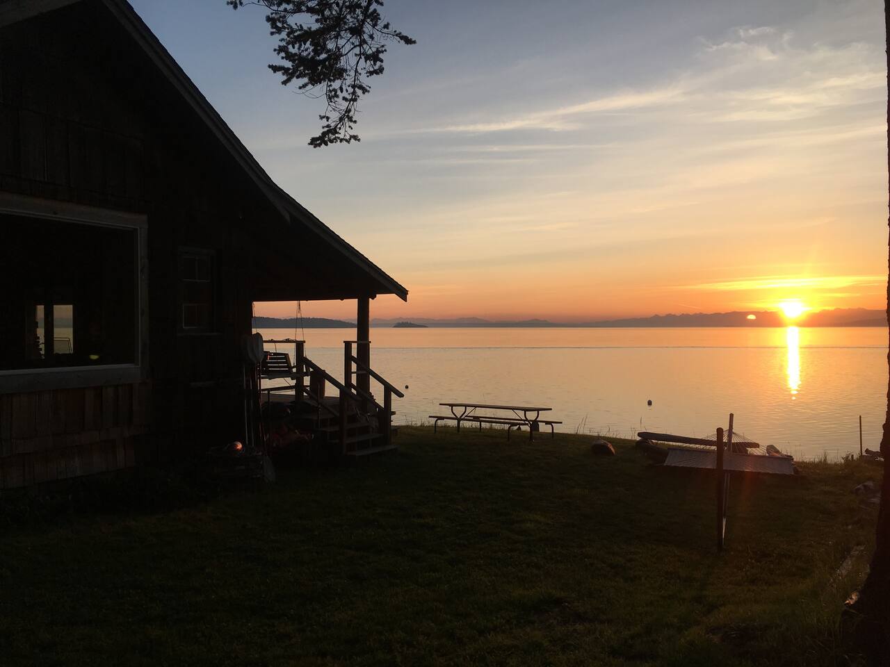 The Lodge: Private beach, kayaks, hot tub, bikes, — Eastsound, WA — vacation rental