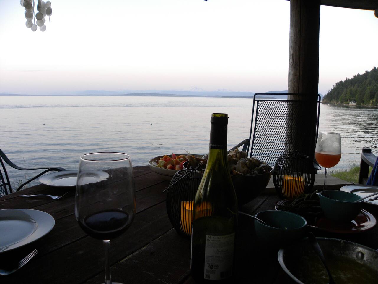The Lodge: Private beach, kayaks, hot tub, bikes,