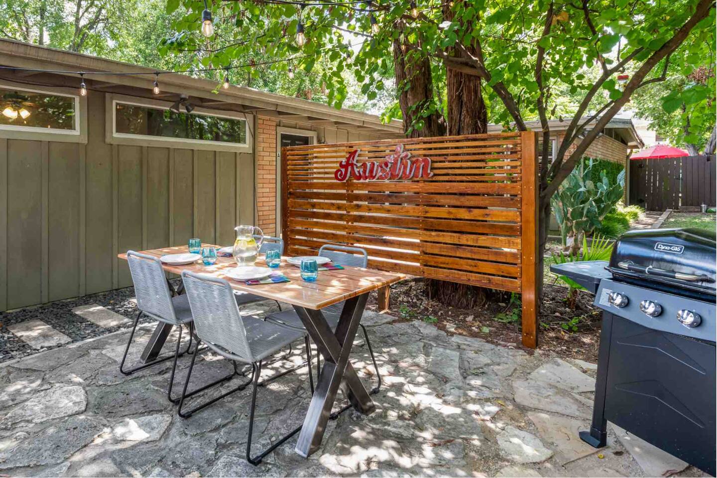10mins Downtown, Next to UT, Outdoor Dining &Grill — Austin — vacation rental