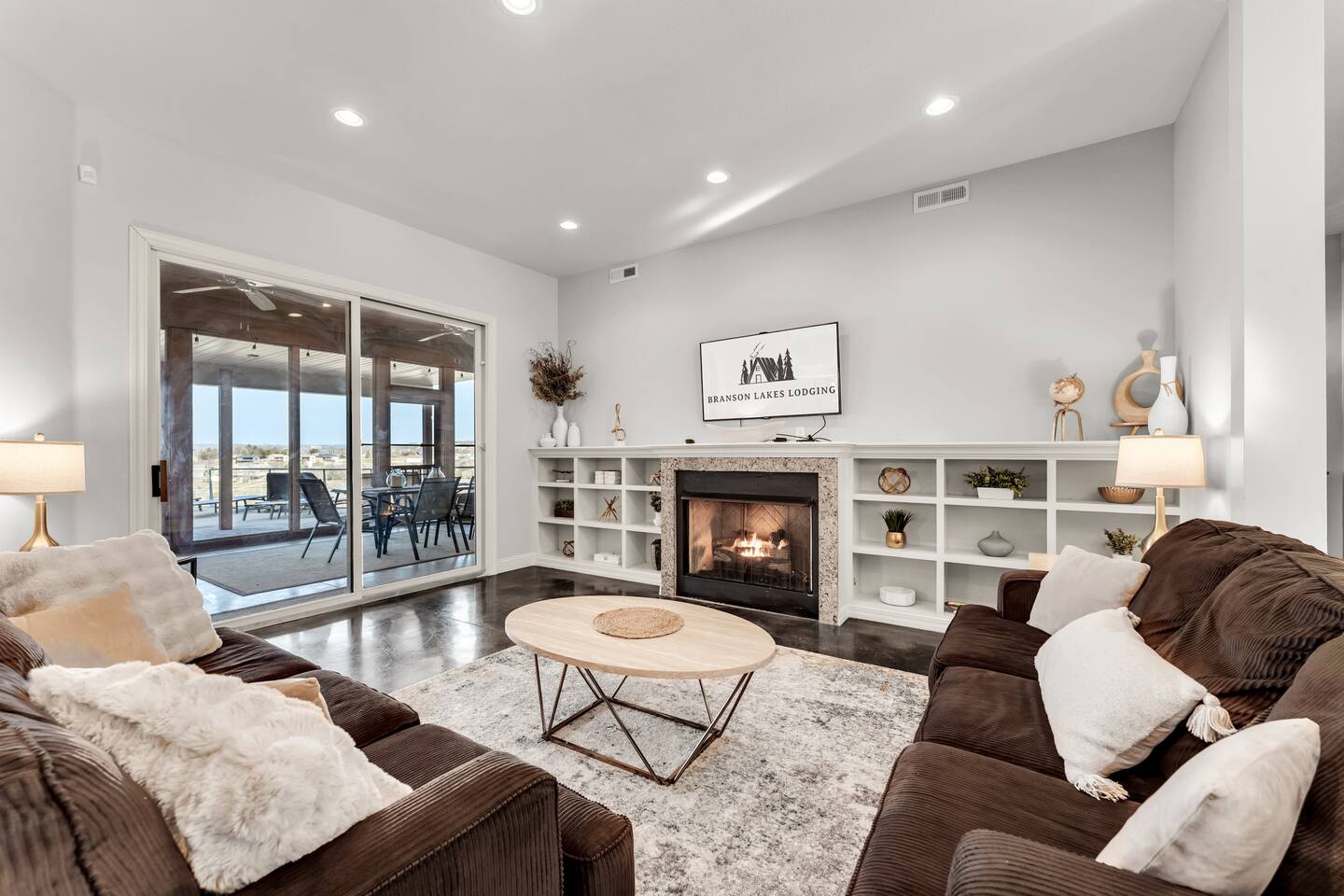 Lakeview! Private Pool, Grill, Game Room, Porch!