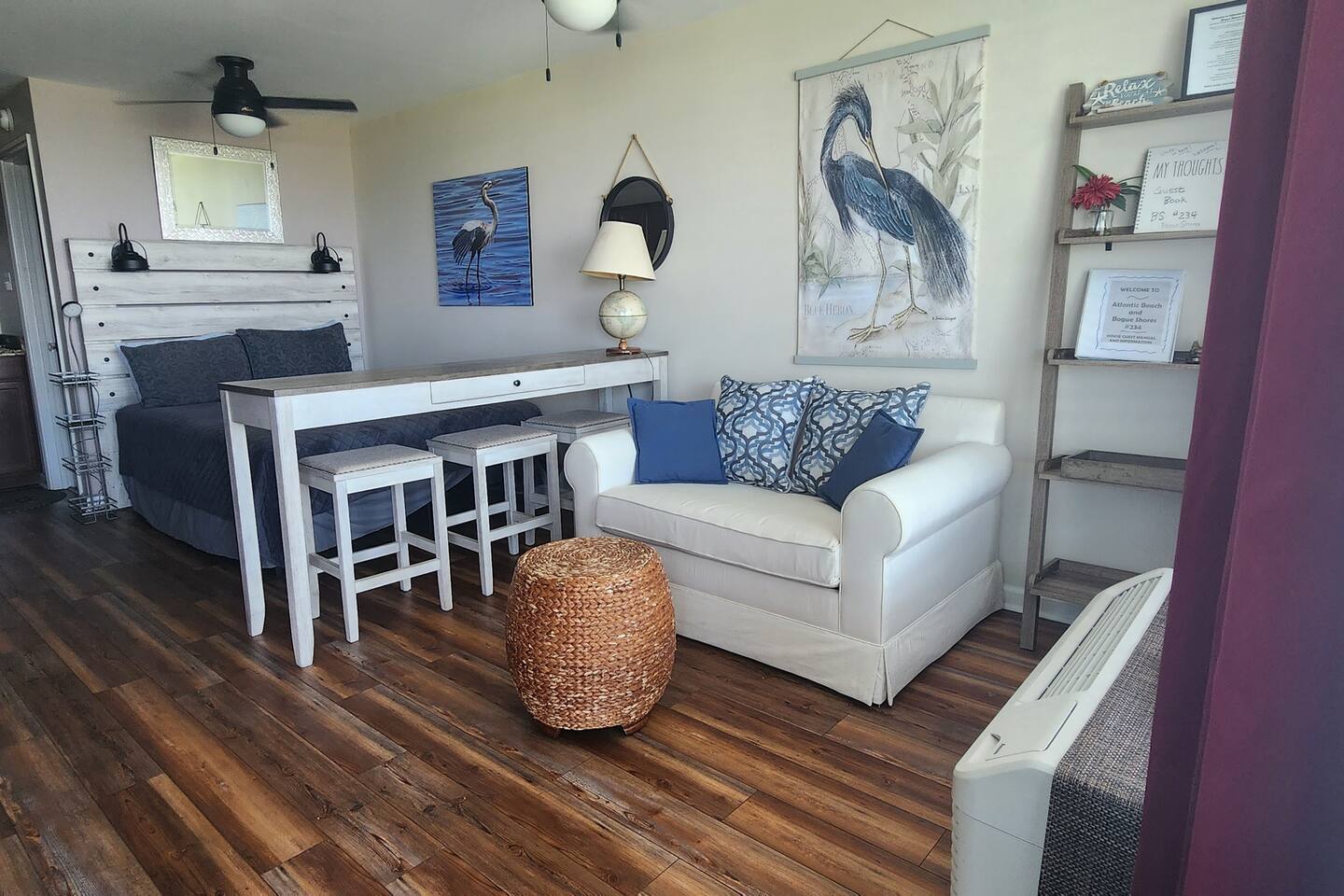 BS234 Sound view, pool, 3 minute walk to the beach