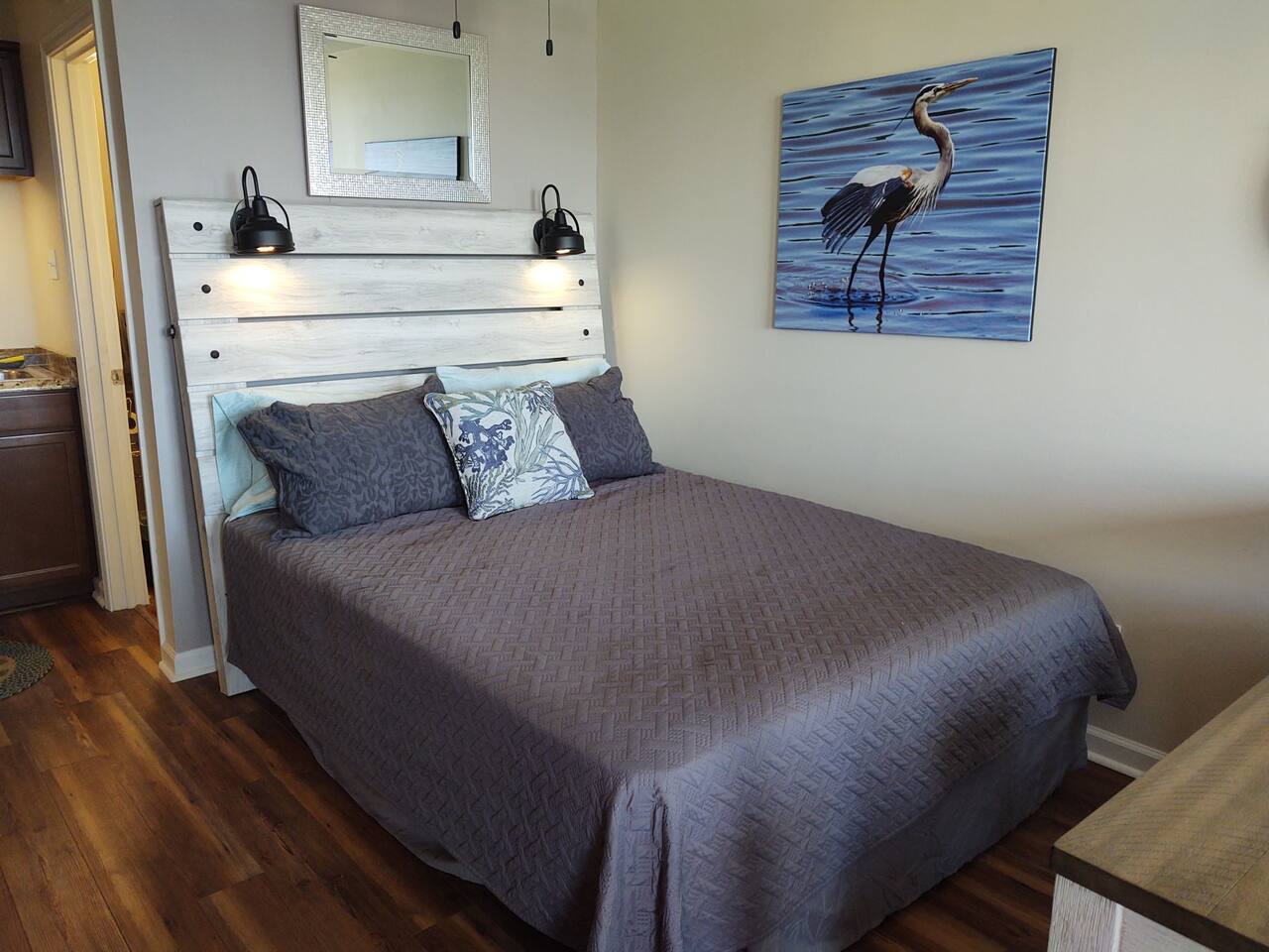 BS234 Sound view, pool, 3 minute walk to the beach