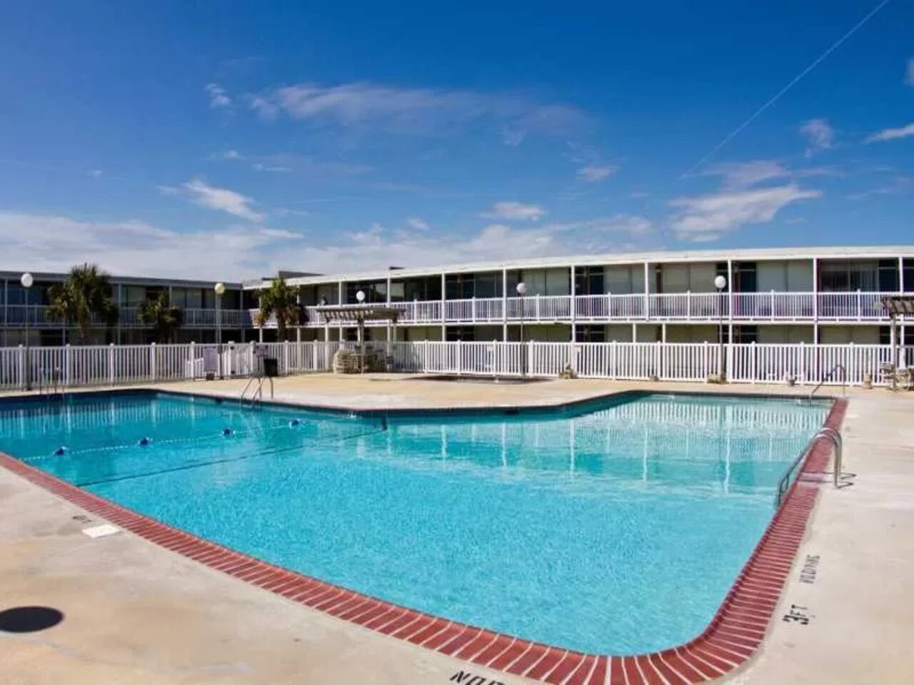 BS234 Sound view, pool, 3 minute walk to the beach