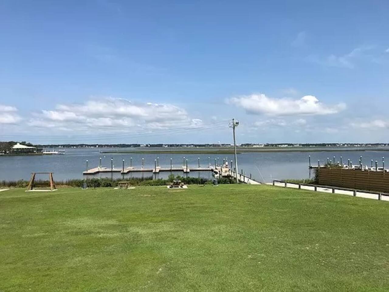 BS234 Sound view, pool, 3 minute walk to the beach