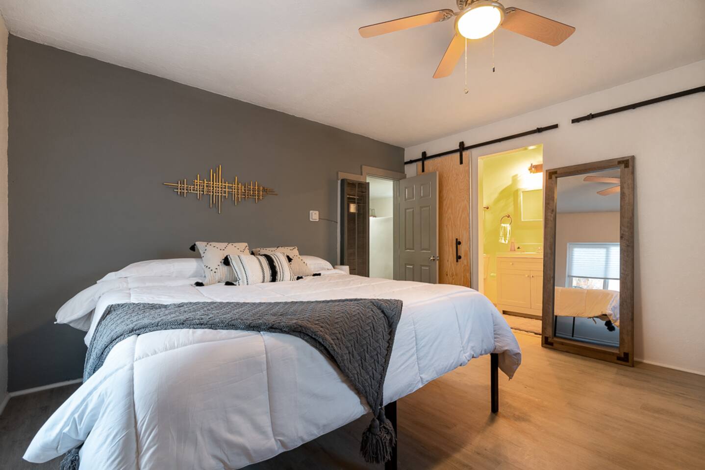 Stylishly Small House @Nob Hill/UNM Area /King Bed — Albuquerque — vacation rental