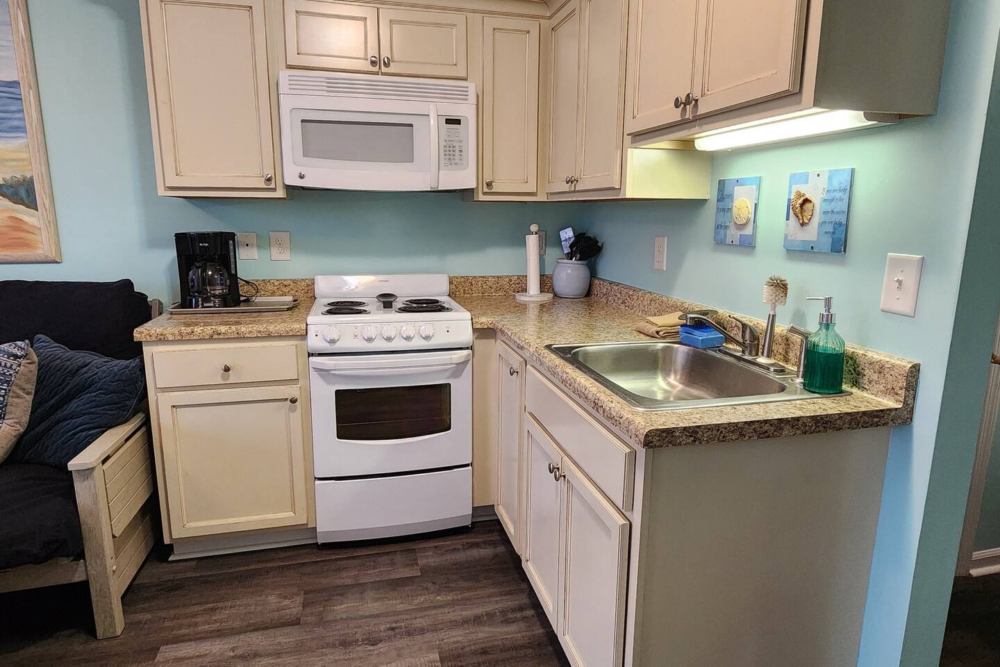 OS122 - pool, w/d on-site, steps to the beach!