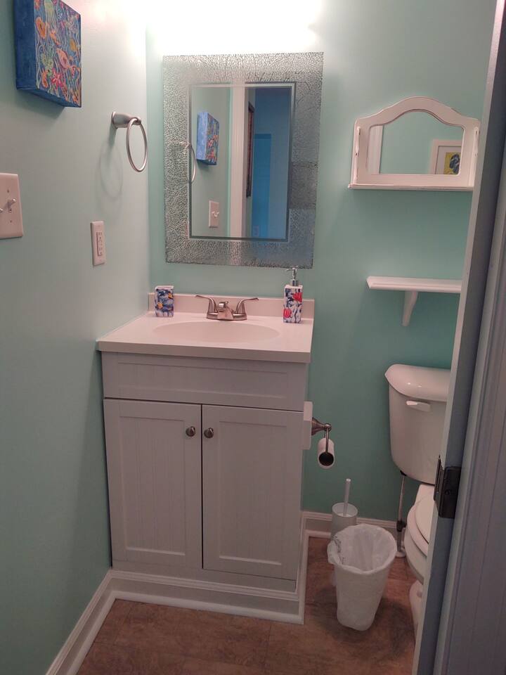 OS122 - pool, w/d on-site, steps to the beach!