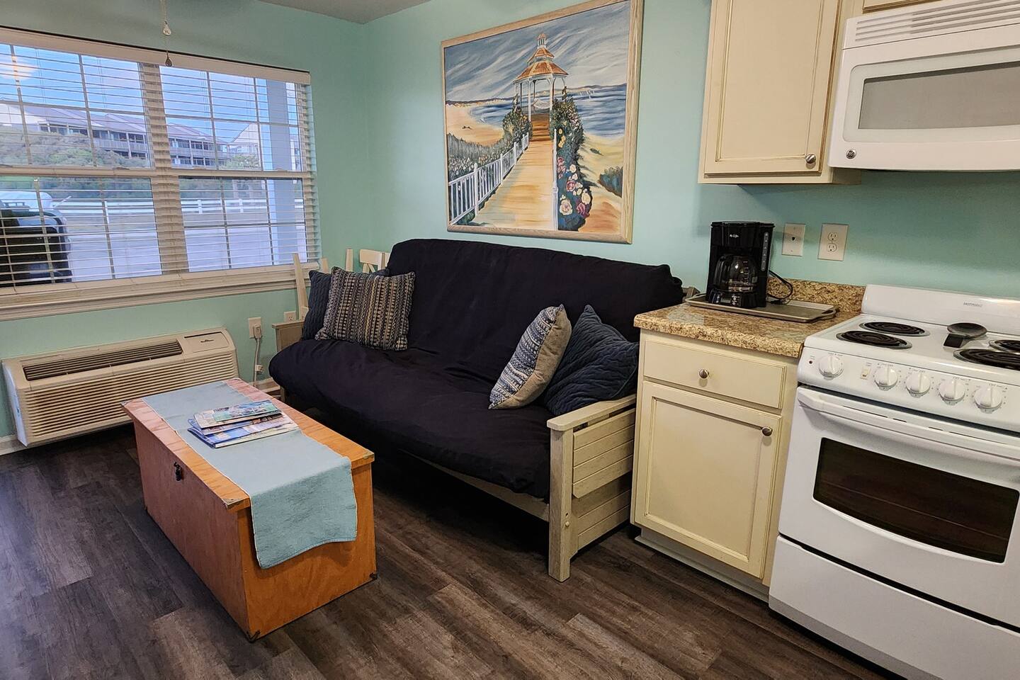 OS122 - pool, w/d on-site, steps to the beach!