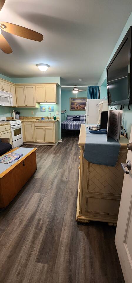 OS122 - pool, w/d on-site, steps to the beach!