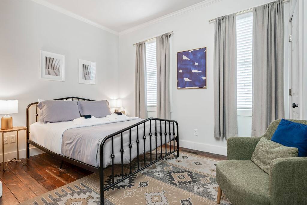522 E Jones - Garden Room Downstairs in Savannah, US