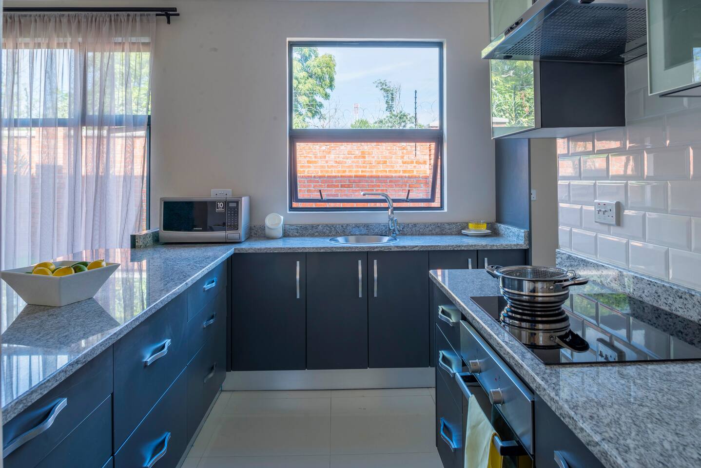 5* Modern 6 sleeper apartment Harare, 24h security