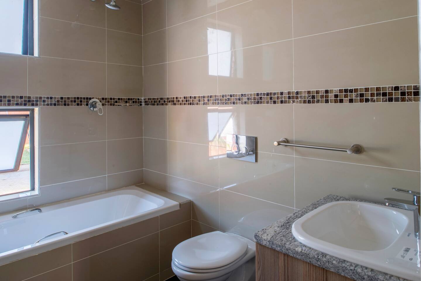 Modern 5 Star, 6 sleeper Apartment @ Sibiti