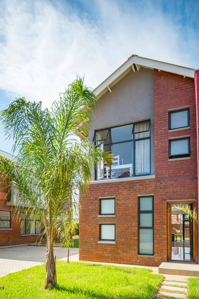 Modern 5 Star, 6 sleeper Apartment @ Sibiti