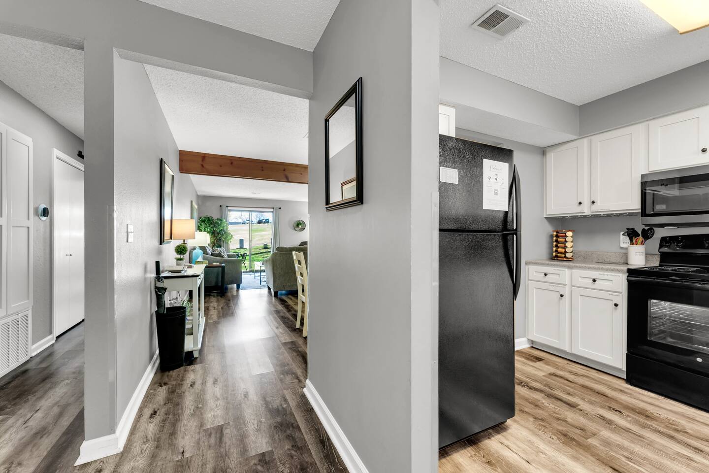 Walk in Golf Condo/Htd Pool/Hot Tub/Lake Access!