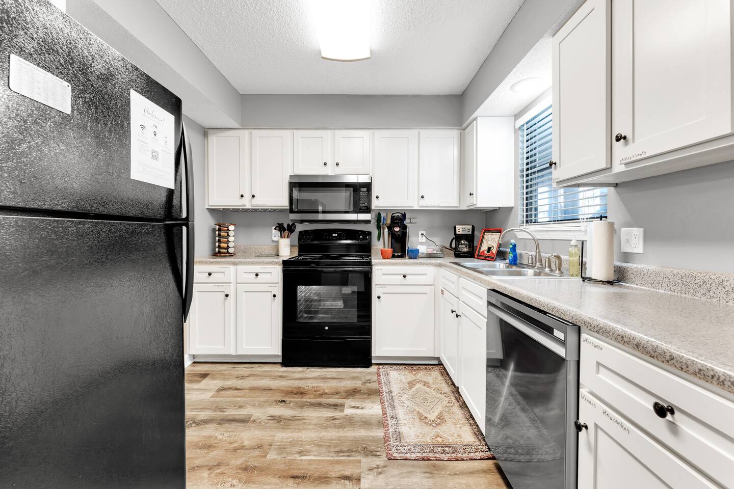 Walk in Golf Condo/Htd Pool/Hot Tub/Lake Access!