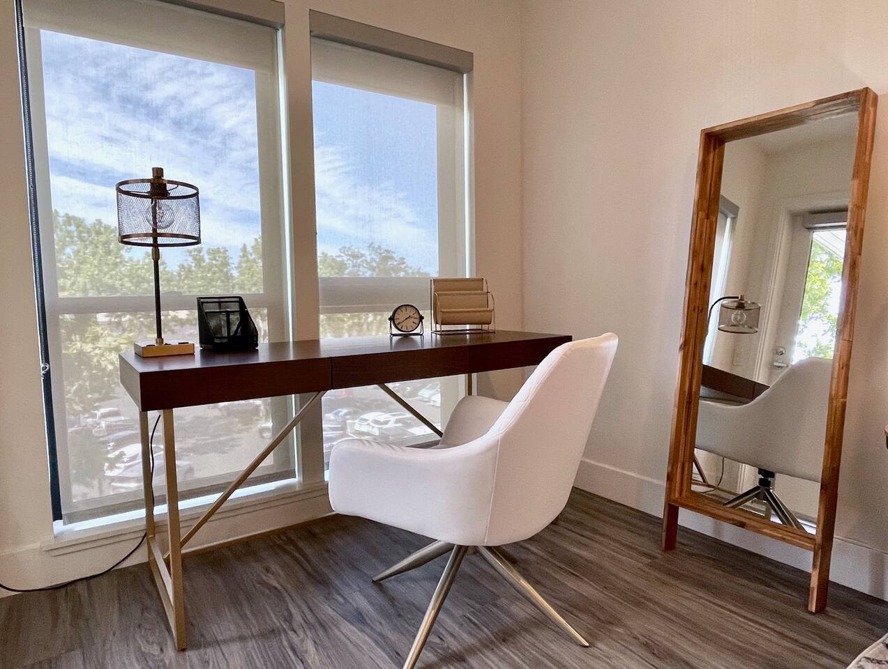 Elevator, Hot Tub, Garage Park