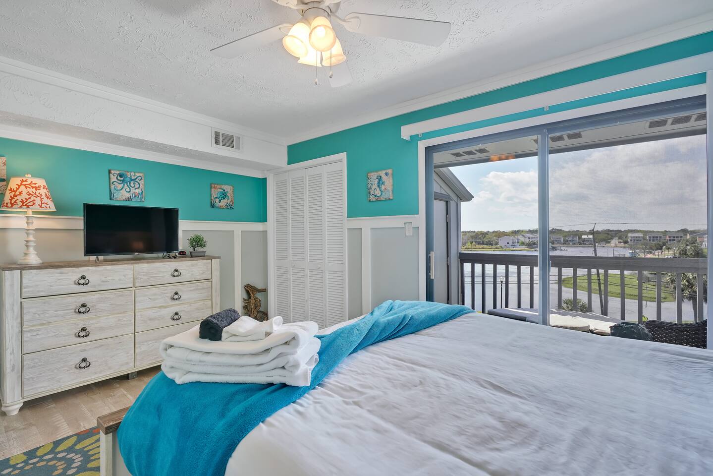 Bright Ocean Condo • Pool Access Near Beach