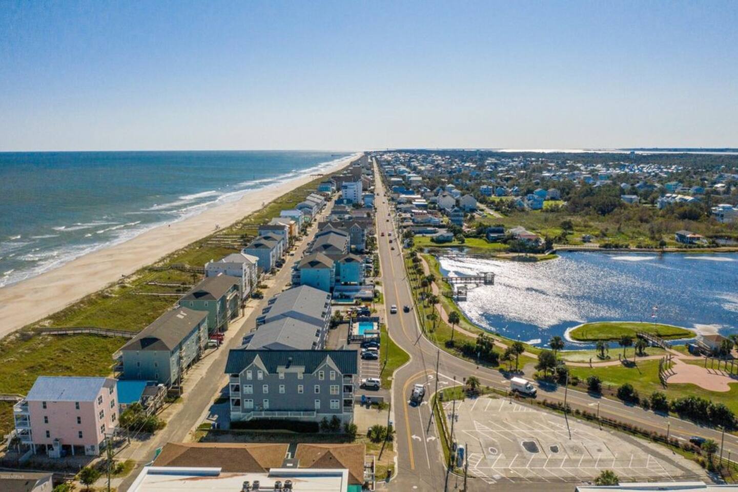 Bright Ocean Condo • Pool Access Near Beach