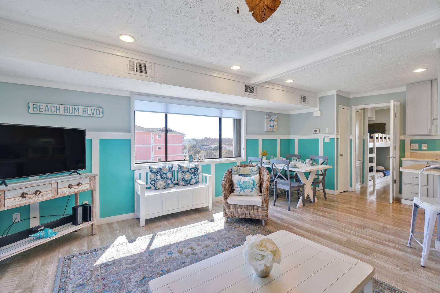 Bright Ocean Condo • Pool Access Near Beach