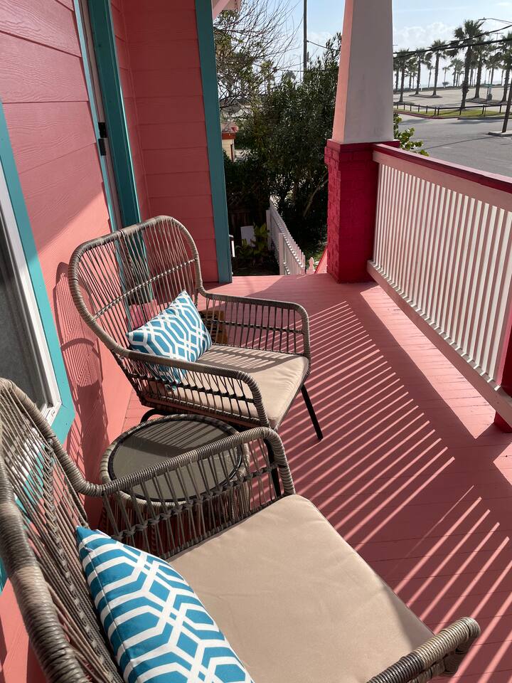 Ocean View Rental Next to Pleasure Pier! — Galveston — vacation rental