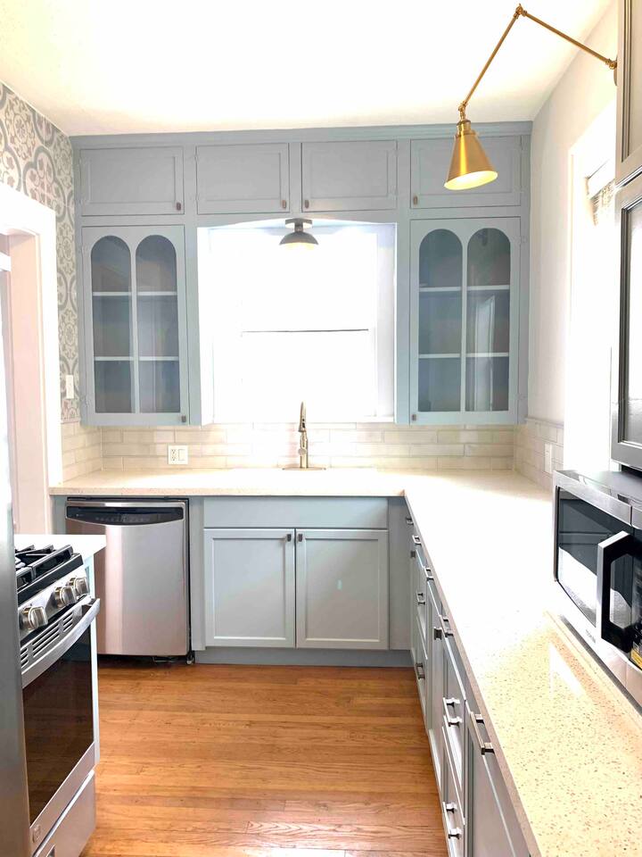 Ocean View Rental Next to Pleasure Pier!