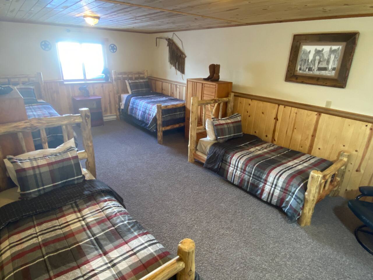 Elk Lake Lodge - Henry's Lake View!