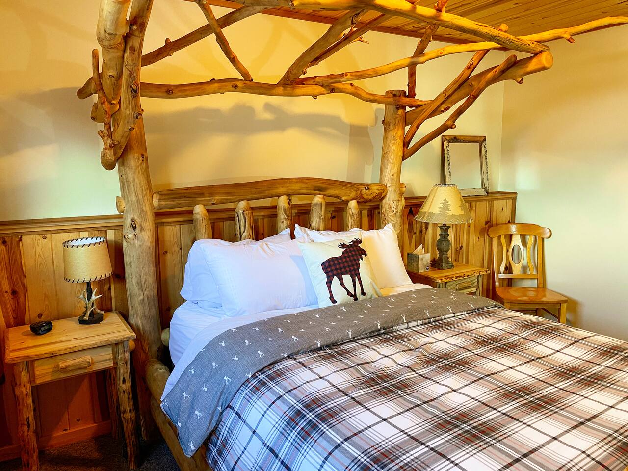 Elk Lake Lodge - Henry's Lake View!