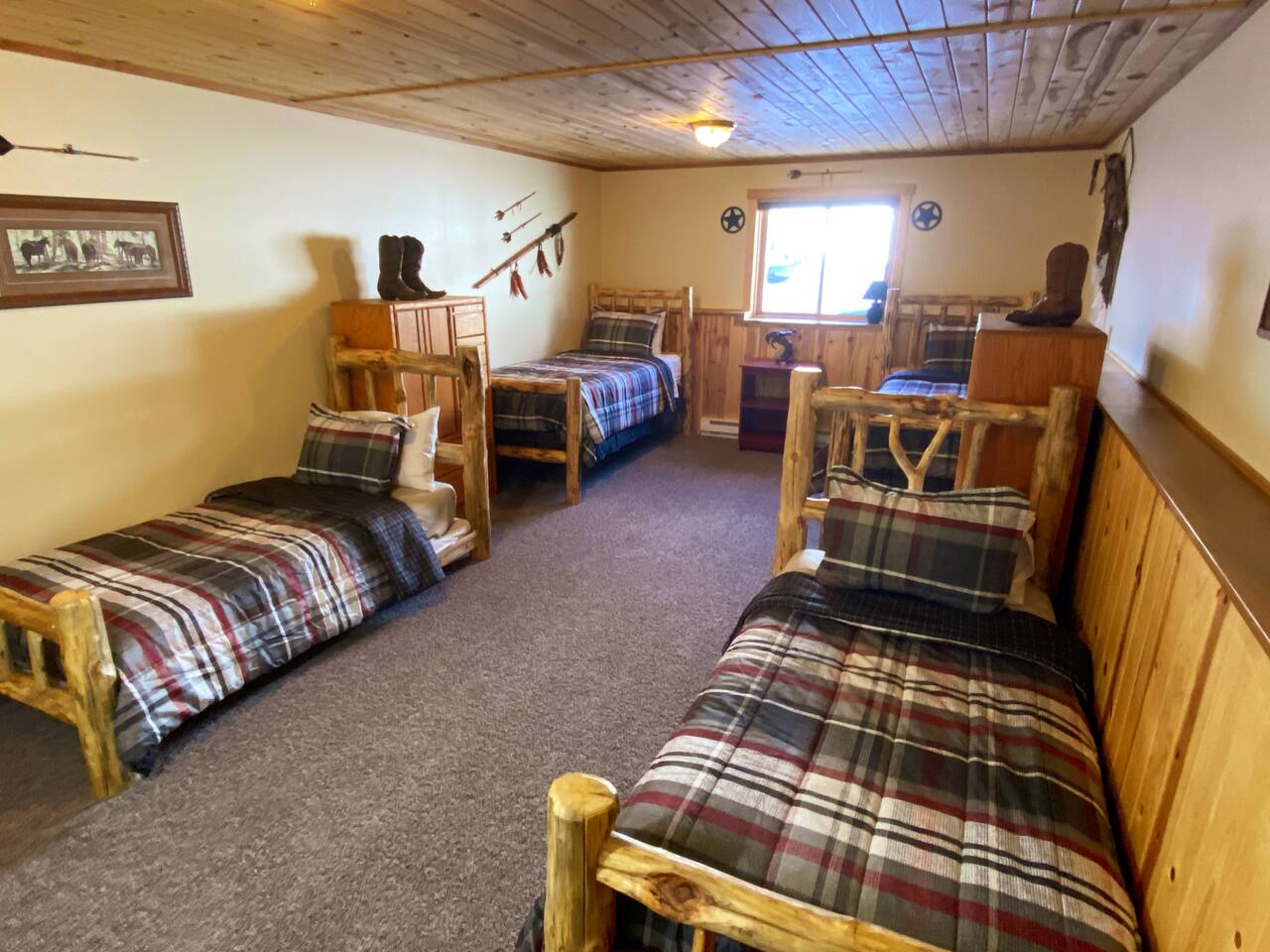 Elk Lake Lodge - Henry's Lake View!