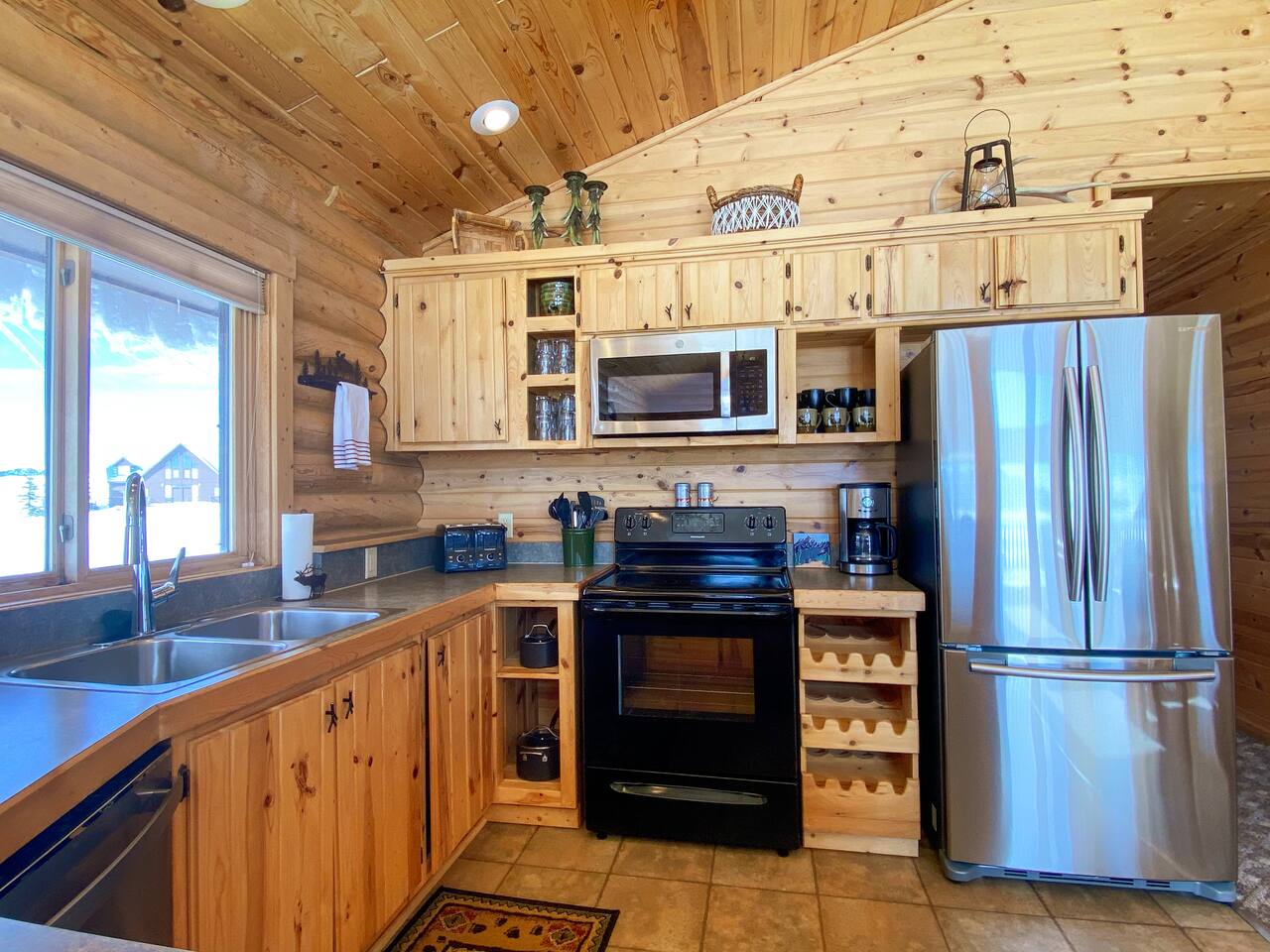 Elk Lake Lodge - Henry's Lake View!