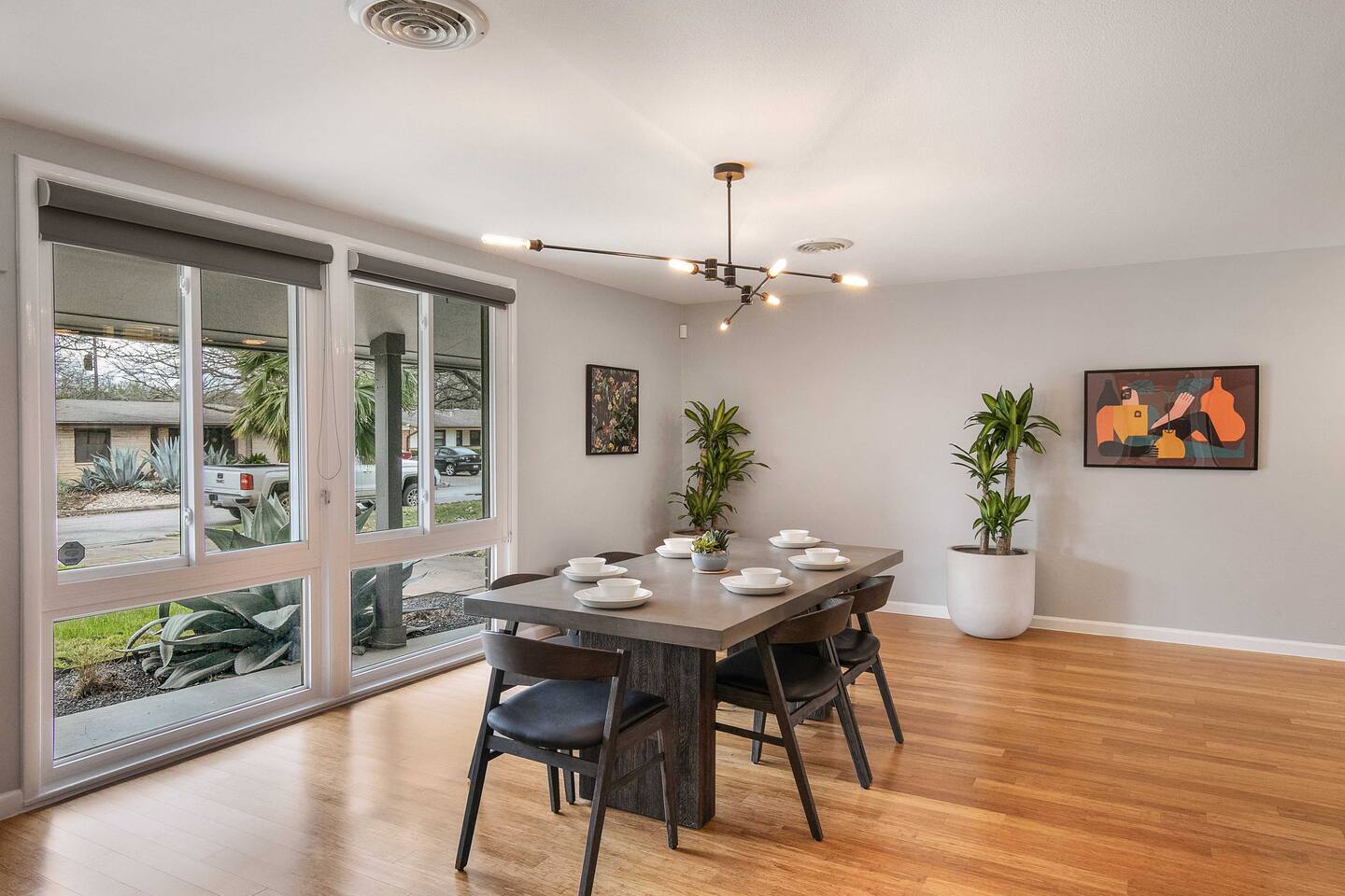 3/2 10 min Downtown Near Restaurants, Pet-Friendly