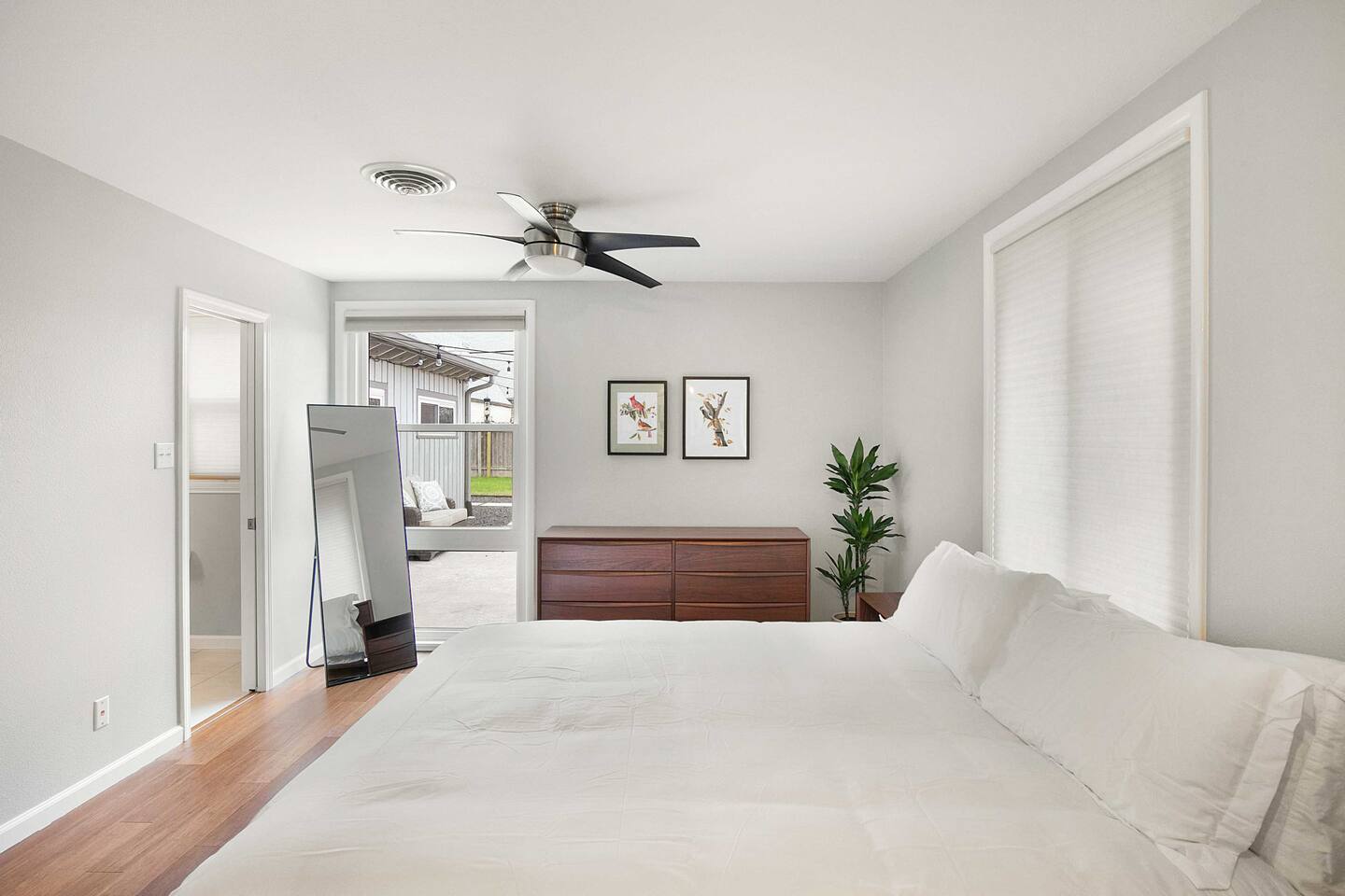 3/2 10 min Downtown Near Restaurants, Pet-Friendly