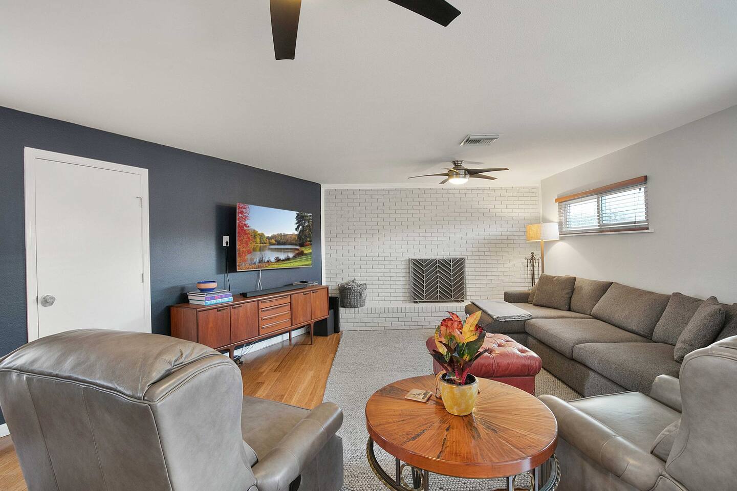 3/2 10 min Downtown Near Restaurants, Pet-Friendly