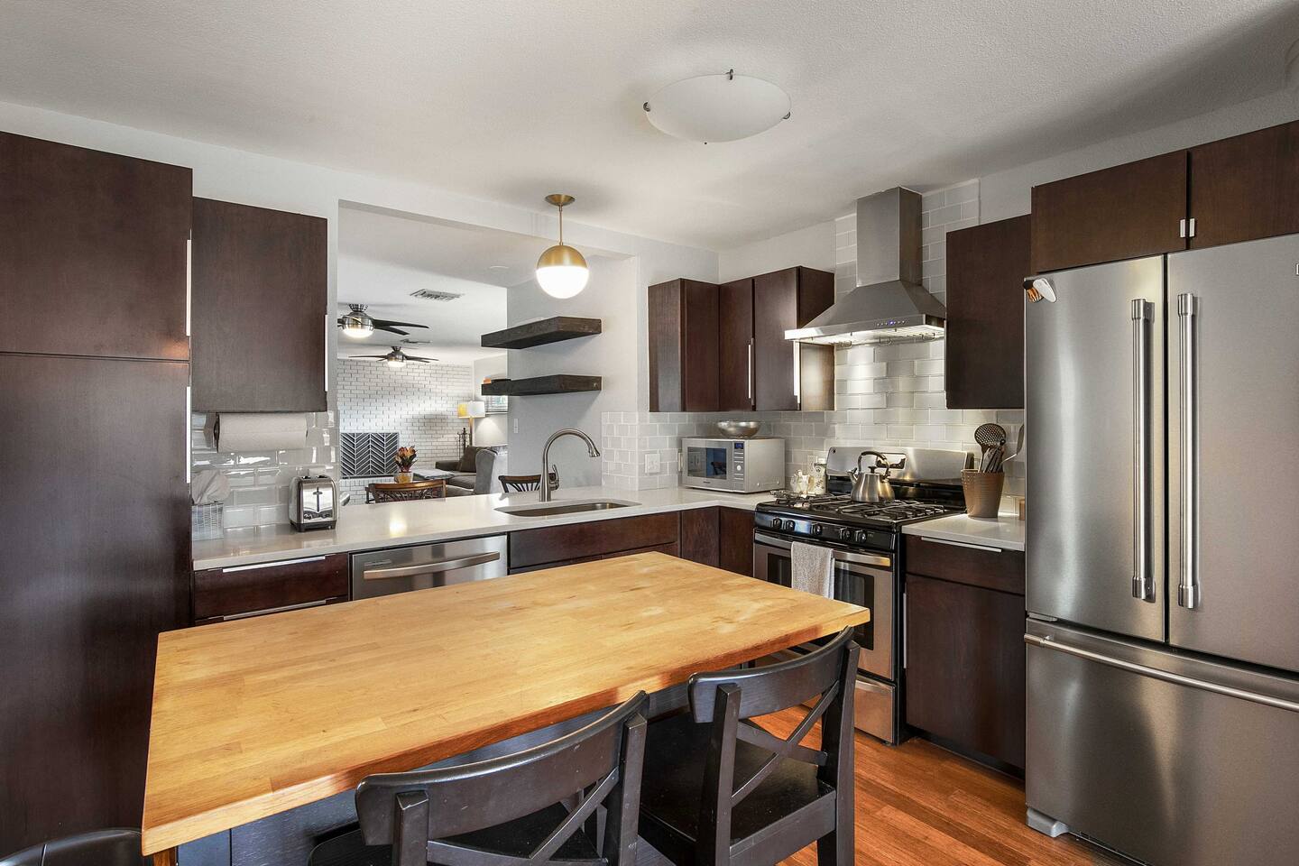 3/2 10 min Downtown Near Restaurants, Pet-Friendly