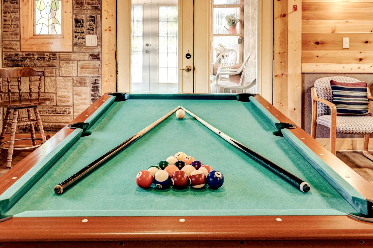Spring Retreat! Theater, Xbox, Hot Tub & PoolTable