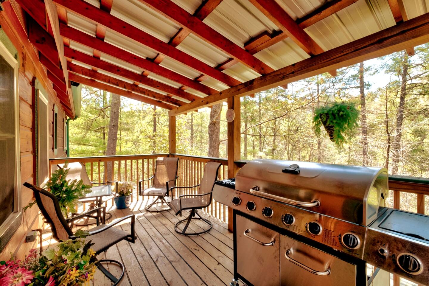 Spring Retreat! Theater, Xbox, Hot Tub & PoolTable
