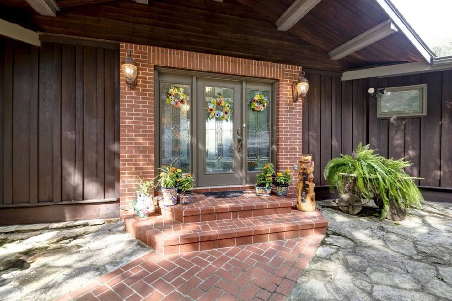 Lakeview 5BR + Private Cottage | Fire Pit