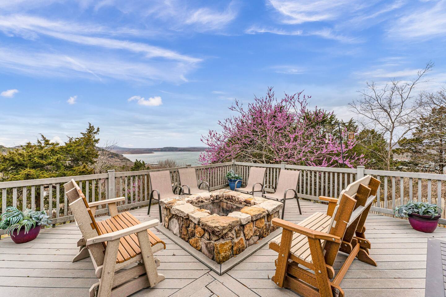 Lakeview 5BR + Private Cottage | Fire Pit