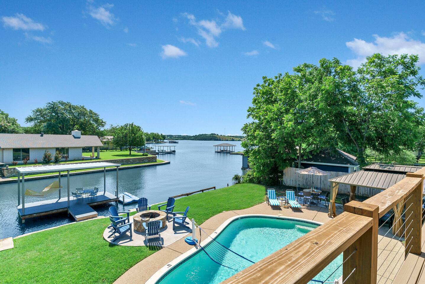 HUGE Lakefront/Fire Pit/TWO Game Rooms/Pool