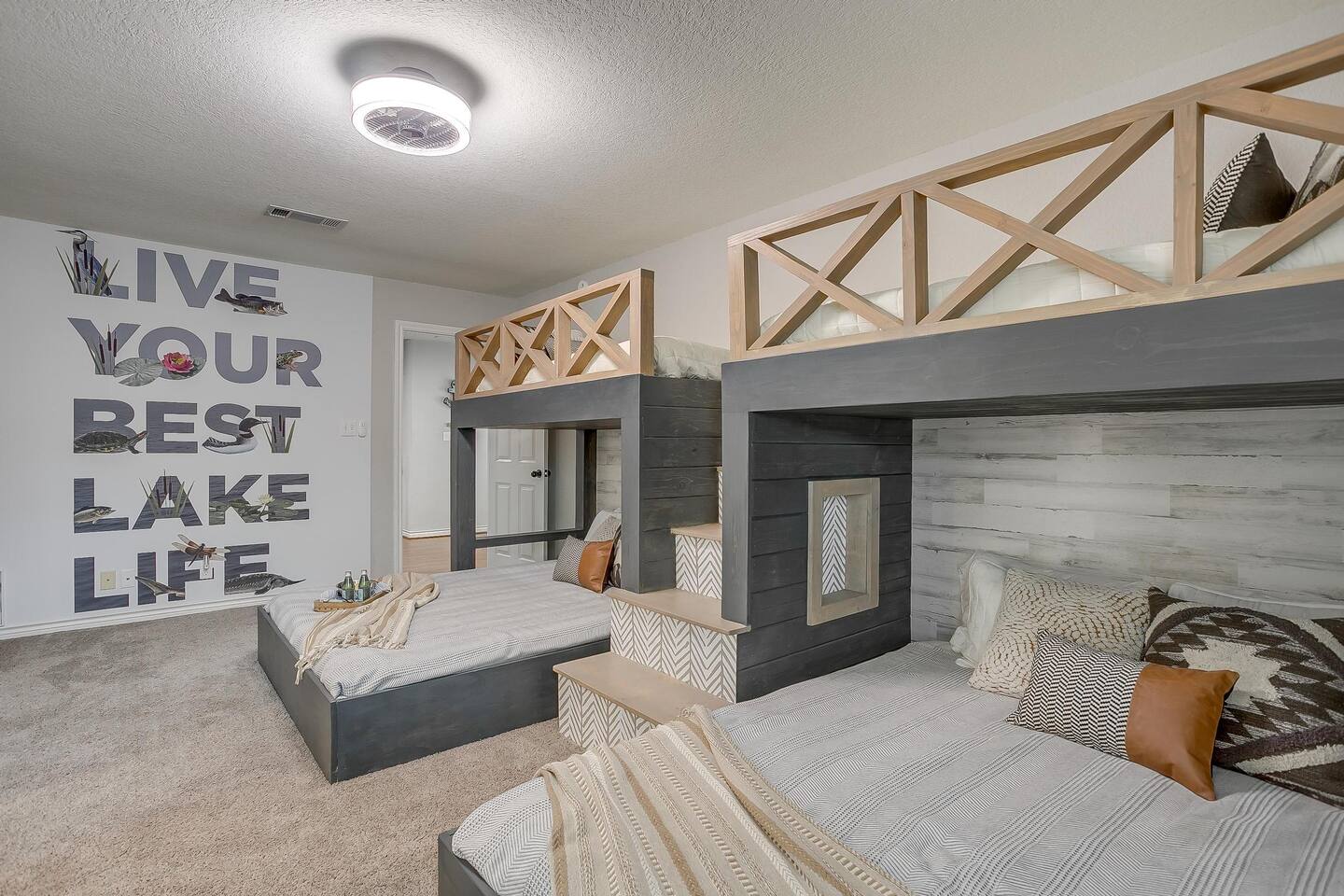HUGE Lakefront/Fire Pit/TWO Game Rooms/Pool