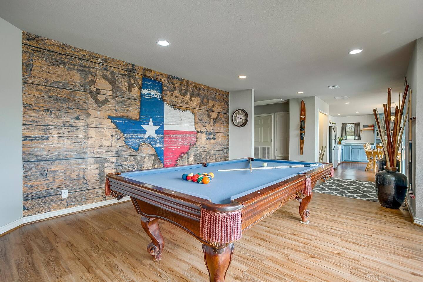 HUGE Lakefront/Fire Pit/TWO Game Rooms/Pool