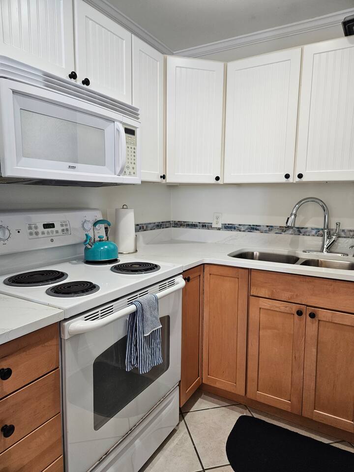 OS217 Beach Favorite Condo - fun, clean, easy.