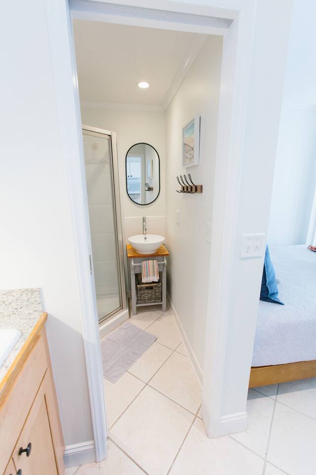 OS217 Beach Favorite Condo - fun, clean, easy.