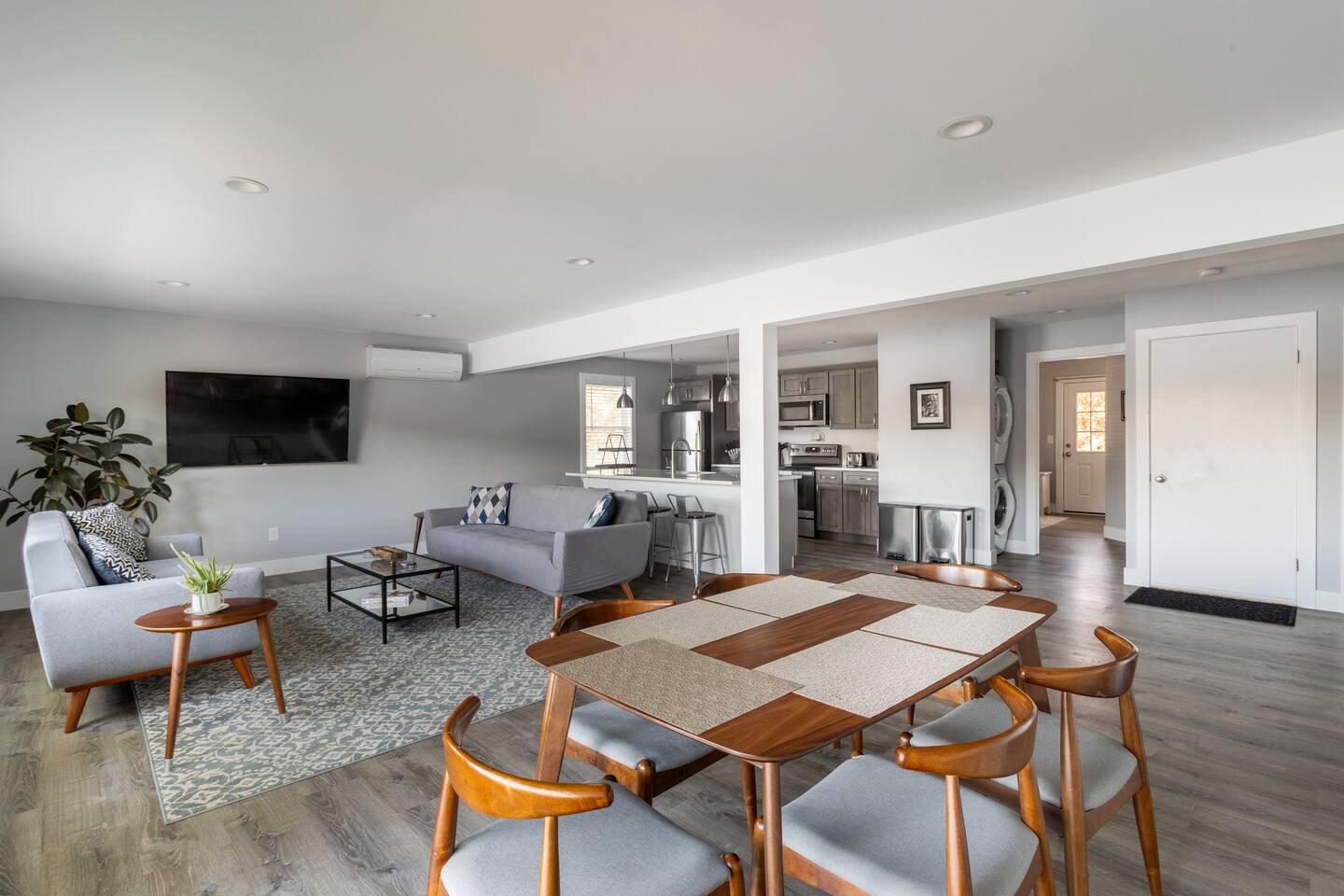 Brand New Direct Lakefront - Panoramic Sunsets