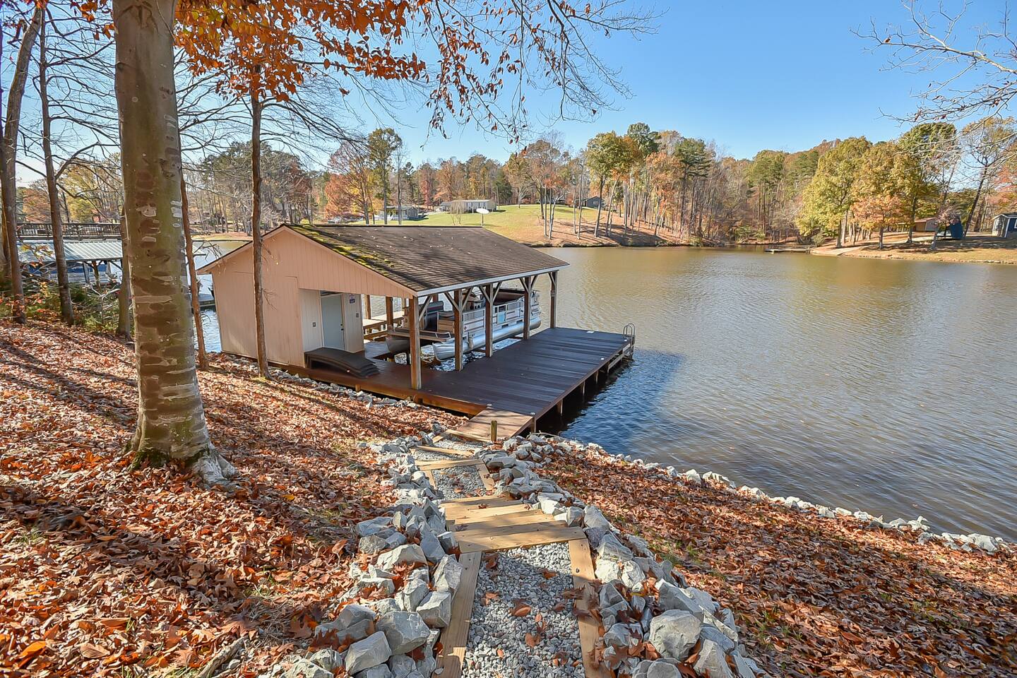 Lake-Front | Hot Tub, Large Dock, Fire-Pit, Deck