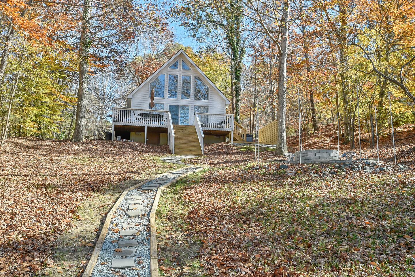 Lake-Front | Hot Tub, Large Dock, Fire-Pit, Deck