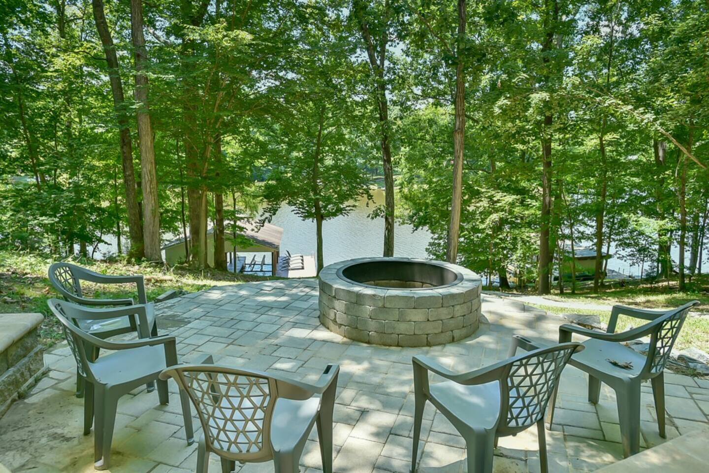 Lake-Front | Hot Tub, Large Dock, Fire-Pit, Deck