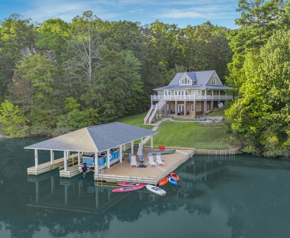 Lakefront | Kayaks| SUPs | Hot Tub | Boat Options — Leasburg — vacation rental