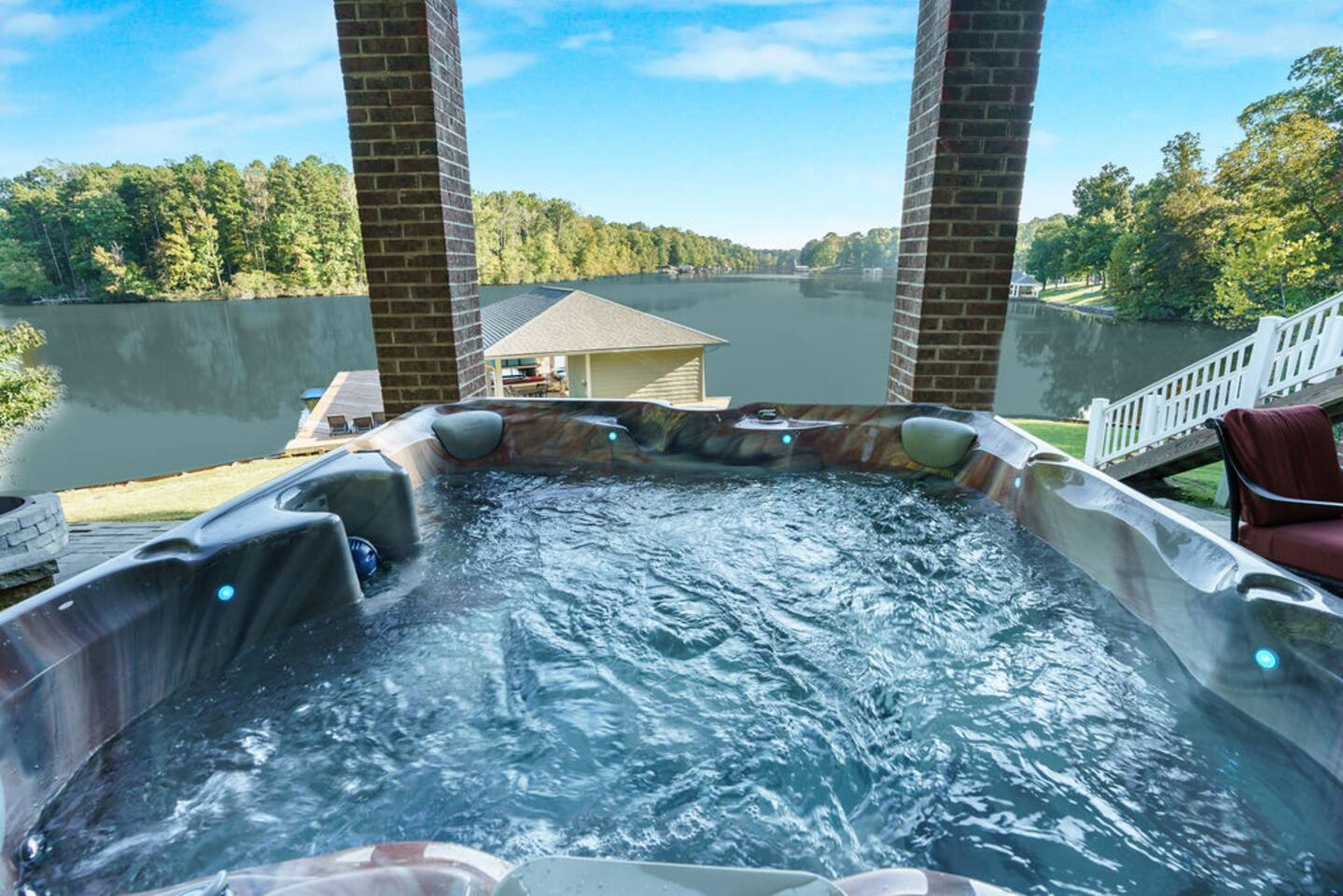 Lakefront | Kayaks| SUPs | Hot Tub | Boat Options