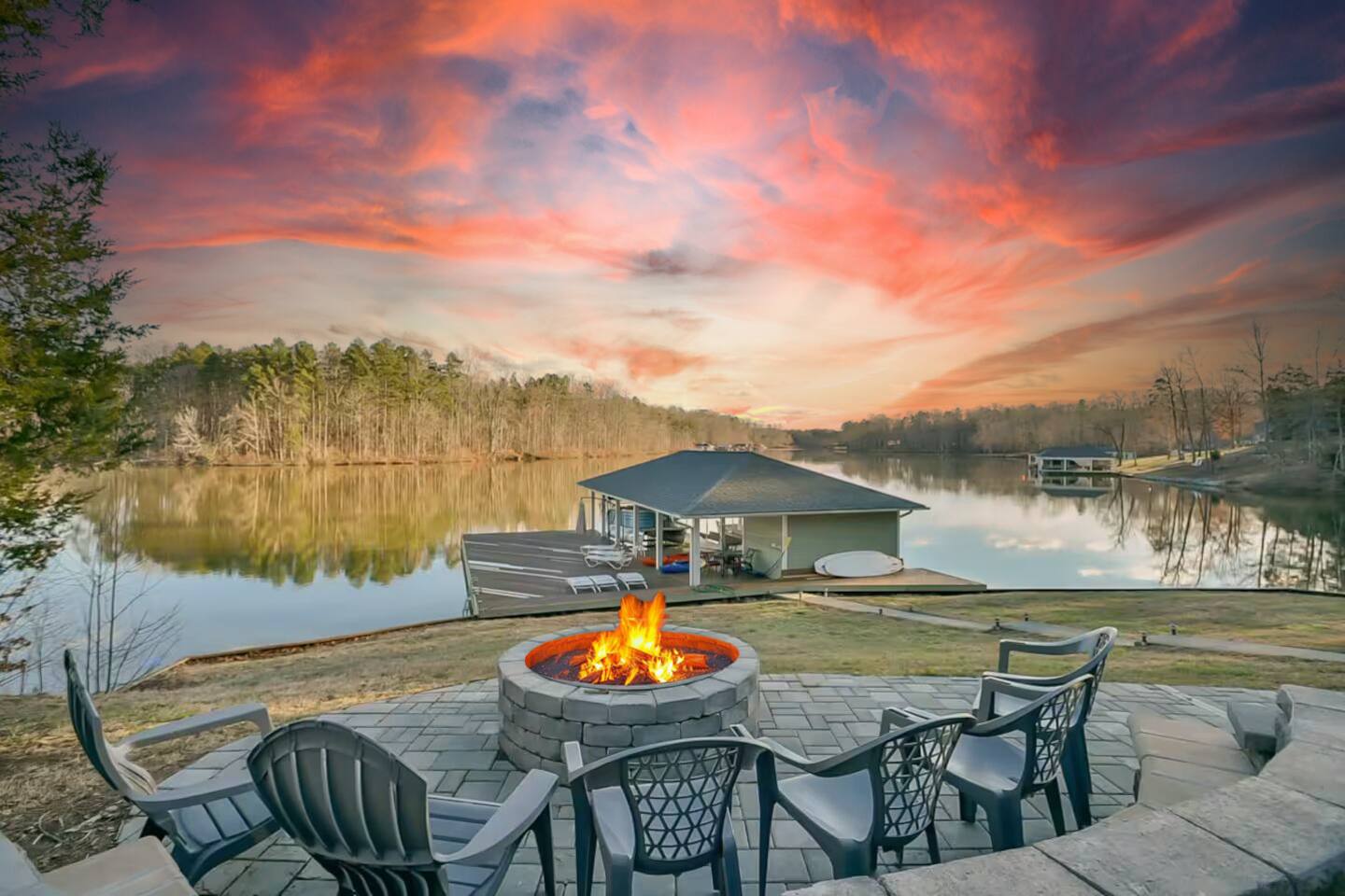 Lakefront | Kayaks| SUPs | Hot Tub | Boat Options