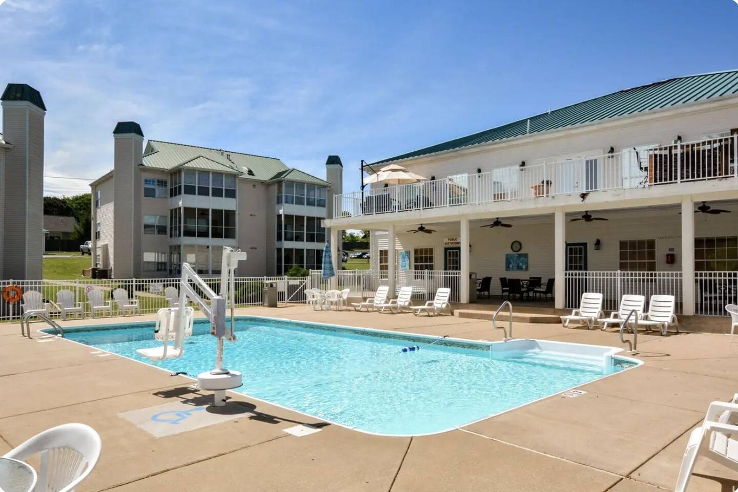 Branson Large Serene Retreat, Pools, Hot Tub!